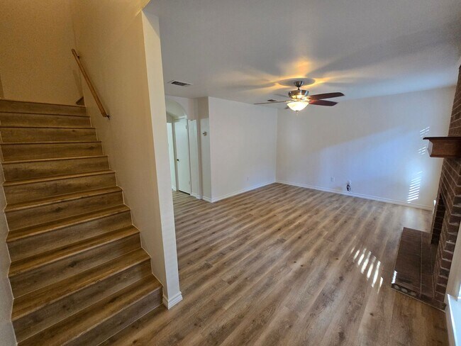 Foto del edificio - College Station -2 bedroom/ 2.5 bath - 2 story condo -Complex has a Pool.
