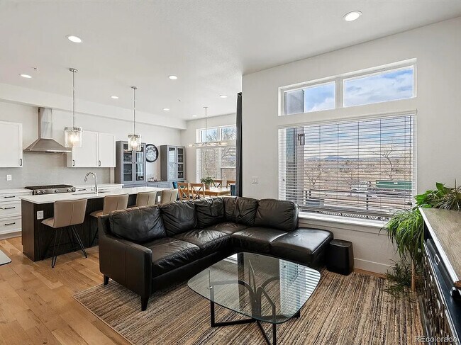 Foto del edificio - 5469 S Curtice St