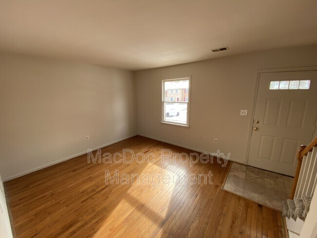 Foto del edificio - 212 Farrell Ln