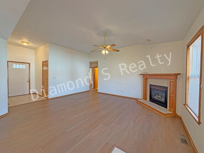 Foto del edificio - Beautiful 3 Bedroom Home with Shop Located in Southwest Springfield