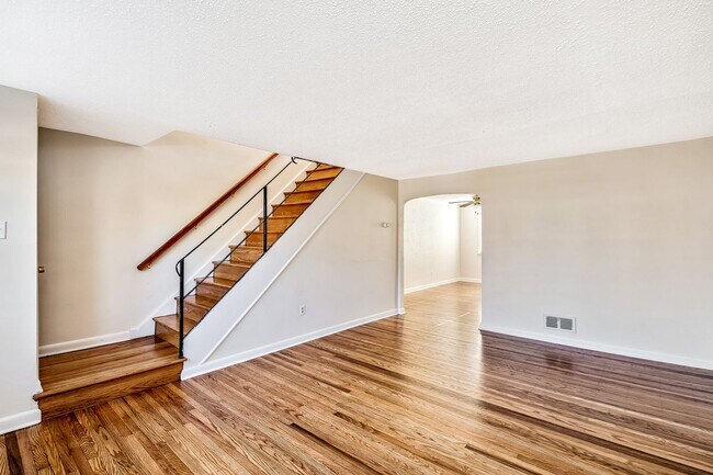 Building Photo - BIG THREE BEDROOM HOUSE FOR RENT ON 7TH ST...