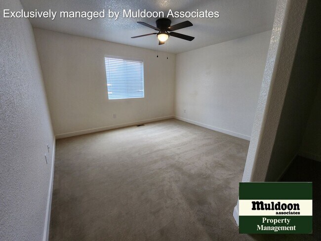 Foto del edificio - 3 bed 2 bath duplex unit available now!