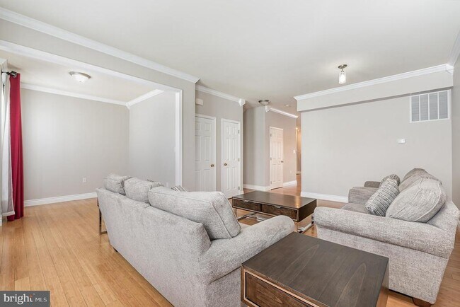 Foto del edificio - 204 Brook Meadow Dr