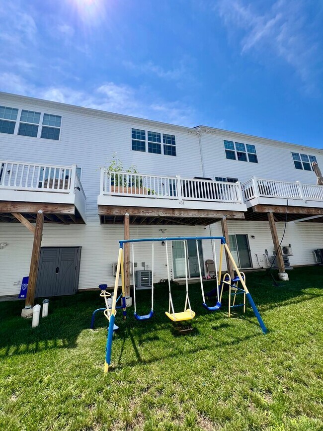 Foto del edificio - Stunning 3-Bedroom Townhome in Bridgeport!...