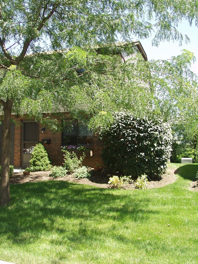 Front Entrance - 190 Nottingham Ct