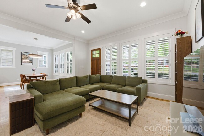 Foto del edificio - 2724 Holt St