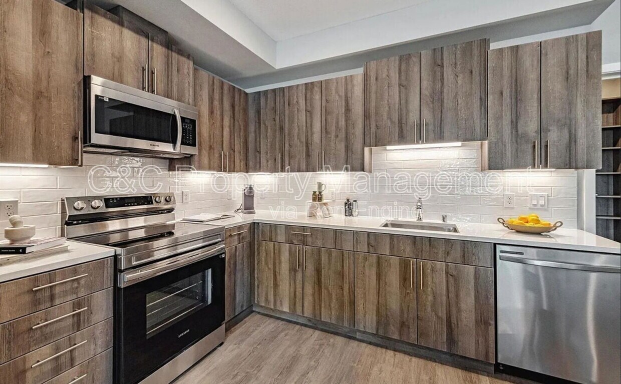 Foto principal - 2400 Adeline St