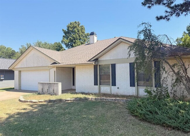Building Photo - 812 Countrywood Ln