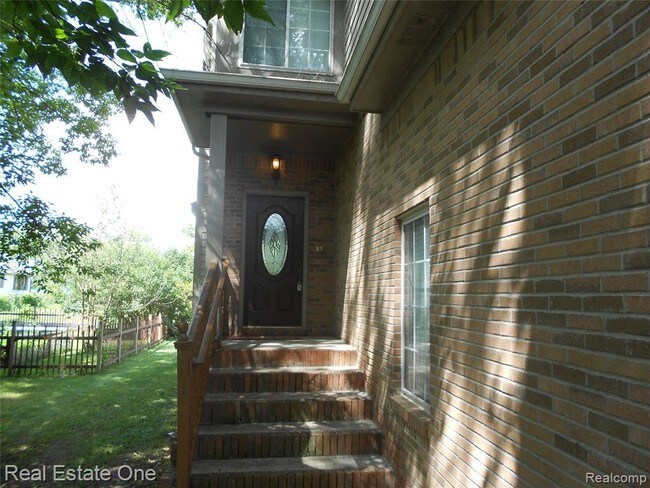 Building Photo - 1710 Paramount St