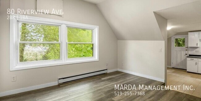 Photo du bâtiment - CHARMING 2.5 BED/1.5 BATH UPPER UNIT IN LA...