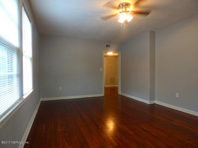 Building Photo - 2575 Myra St