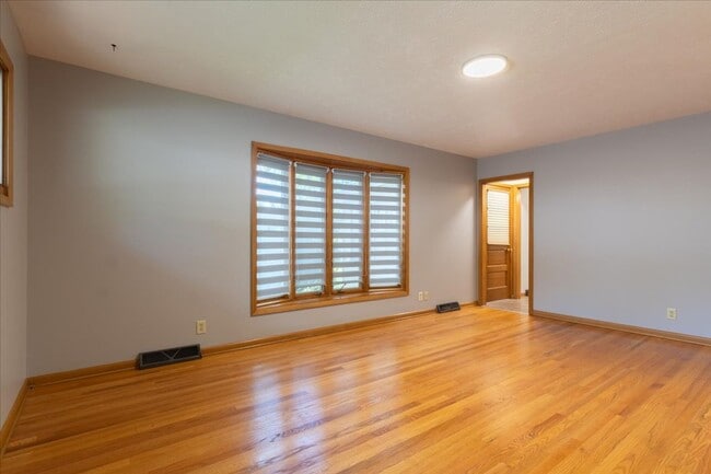 Building Photo - MOVE IN SPECIAL until 7/30/26!
