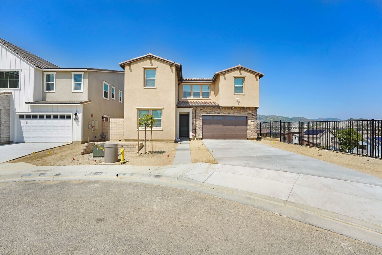 Primary Photo - Stunning New Build Home with Breathtaking ...
