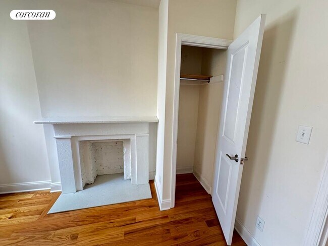 Foto del edificio - 309 W 47th St