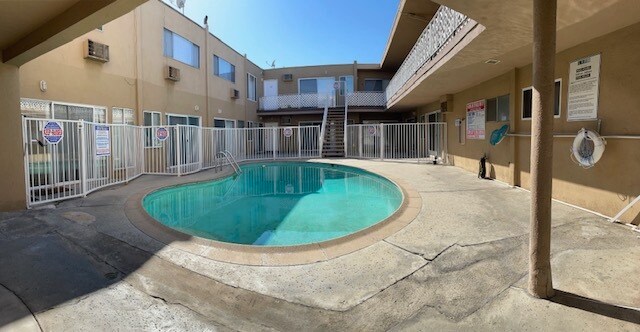 Building Photo - 6845 Hazeltine Ave