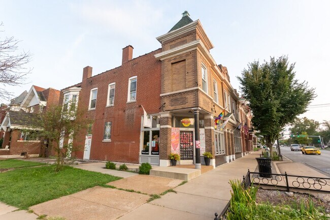 Foto del edificio - 3232 S Grand Blvd