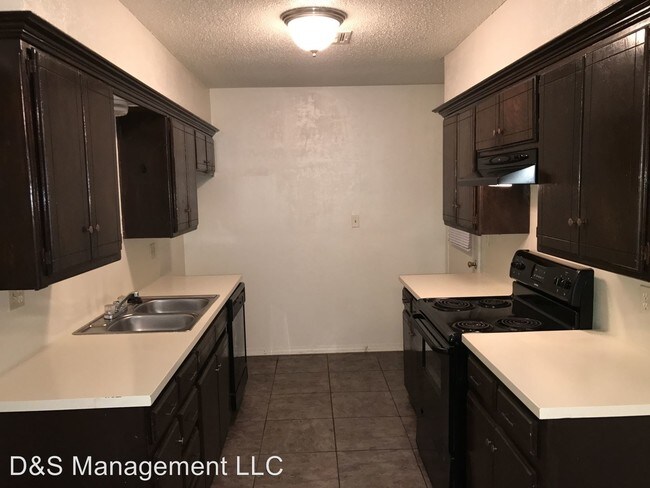 Building Photo - 903 SW 97th St