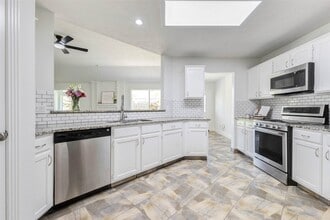 Building Photo - 16339 Elmwood Point Ln