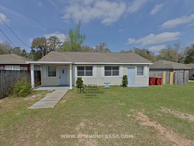 Building Photo - Charming 2 Bed, 2 Bath Home in Crestview, ...