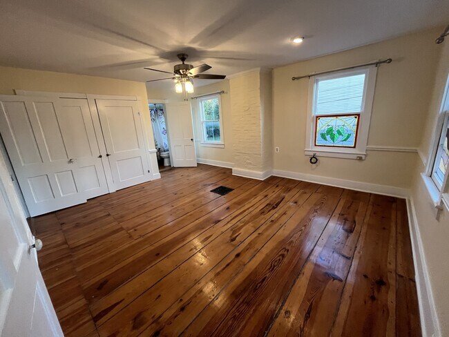 Foto del edificio - 320 S Cameron St