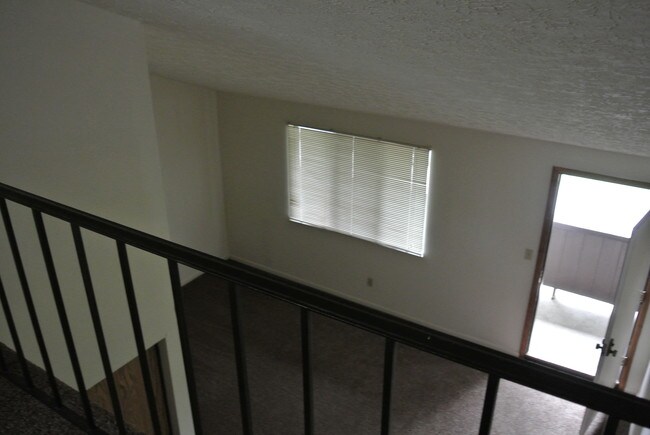 Building Photo - Rosamond Apartments