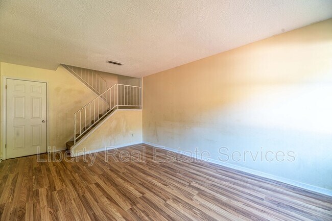 Foto del edificio - 720 Elaine St
