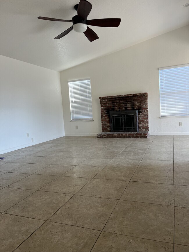 Building Photo - 1706 Brookglen Dr