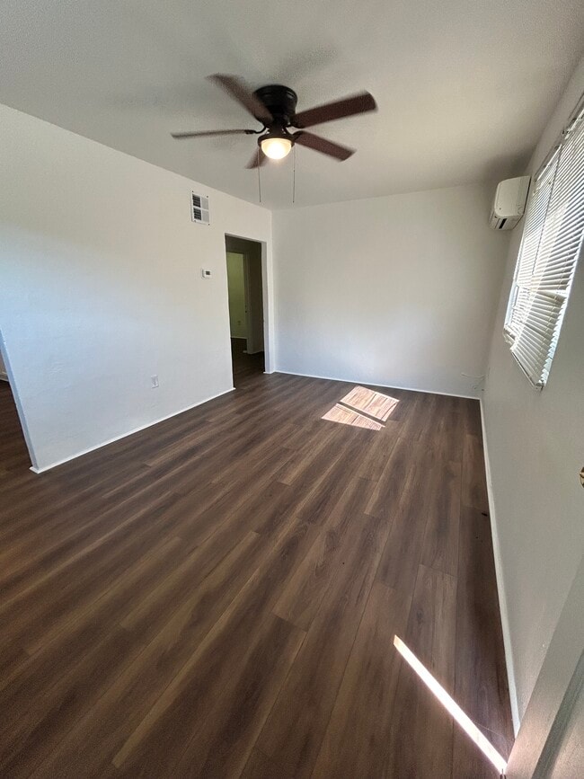 01_Sala de estar - 3415 Piedmont Ave