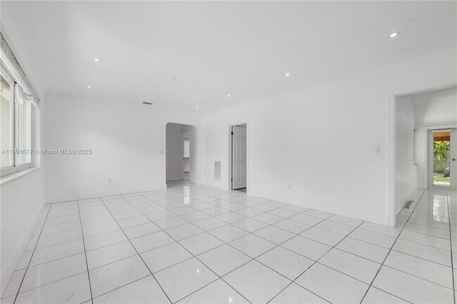 Foto del edificio - 6306 SW 12th St