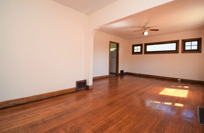 Foto del edificio - Cute 3 Bed 2 Bath Home in Sugarhouse!!!