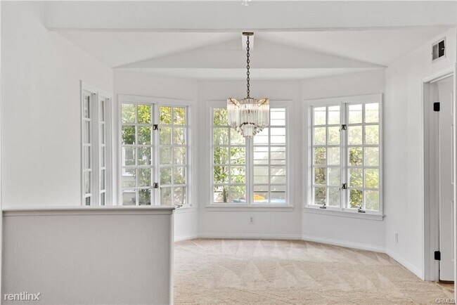 Building Photo - 3 br, 3 bath House - 12 Fairway Dr
