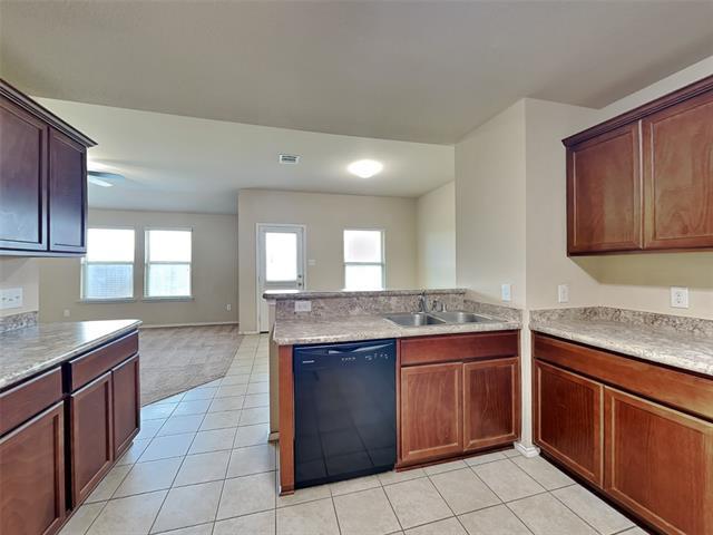 Building Photo - 407 Plum Dr