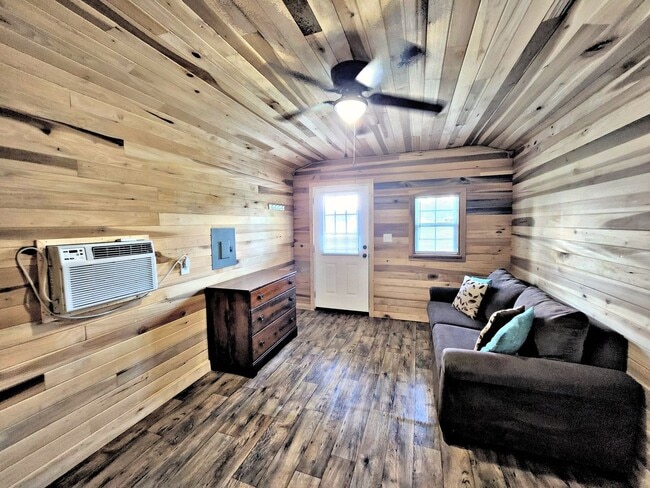Building Photo - Tiny house for rent Hartselle