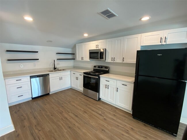 Building Photo - 4963 Culmore Dr