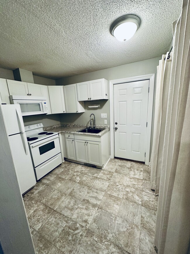 Building Photo - 103 Juniper Ln