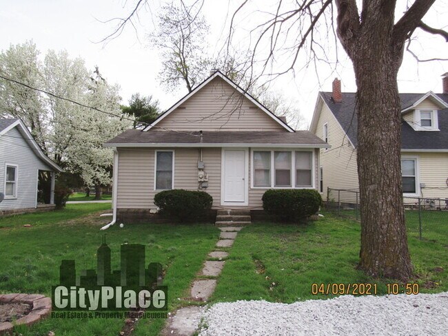 Building Photo - 70 N Carlisle St, Bargersville, IN 46106
