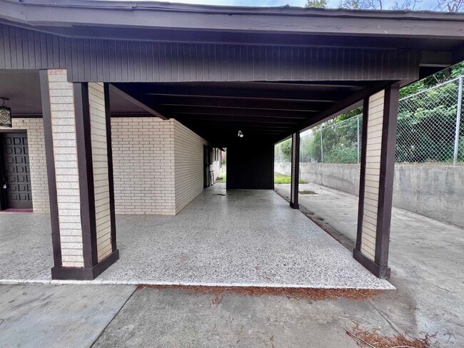 Building Photo - 110 N Malinche Ave