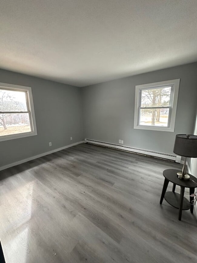 Building Photo - 603 3rd Ave NW