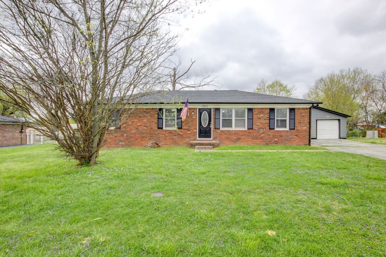 Primary Photo - JUST LISTED! 3 bedroom with bonus room in ...