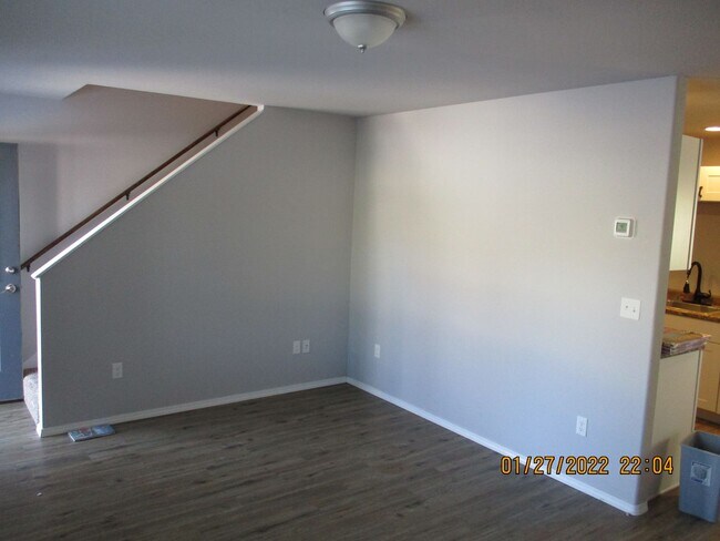 Foto del edificio - Beautifully remodeled 3 bed, 3 bath Duplex