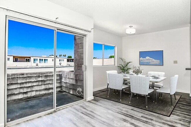 Foto del edificio - "Chic 1-Bed Oasis with Central Vacuum & Ha...