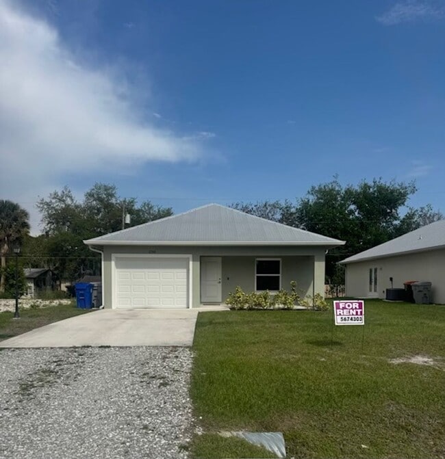 2 Bedroom, 2 Bath, 1 car Garage home for rent - 2 Bedroom, 2 Bath, 1 car Garage home for rent