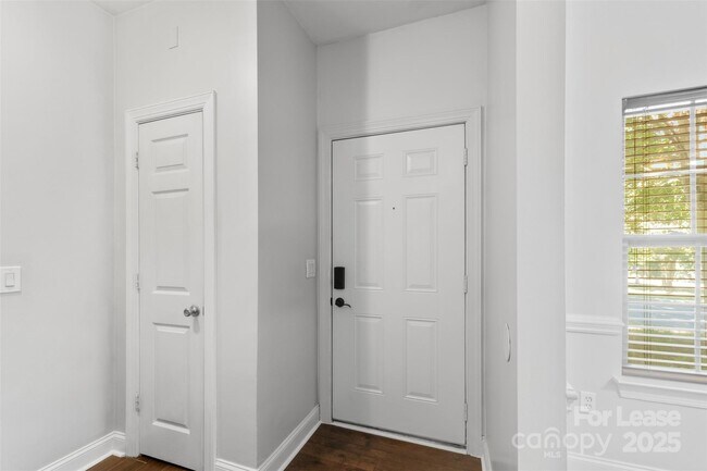 Foto del edificio - 2476 Ryerson Ct