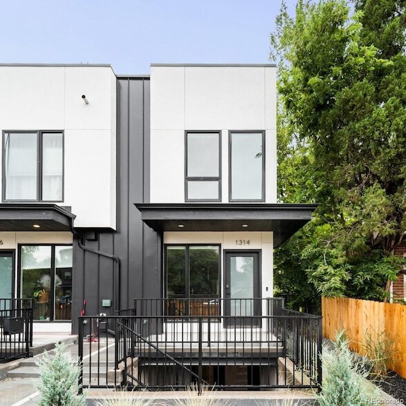 Photo - 1318 Yates St Townhome