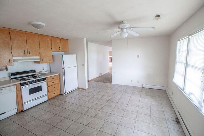 Building Photo - 1303 E Smiley Ln