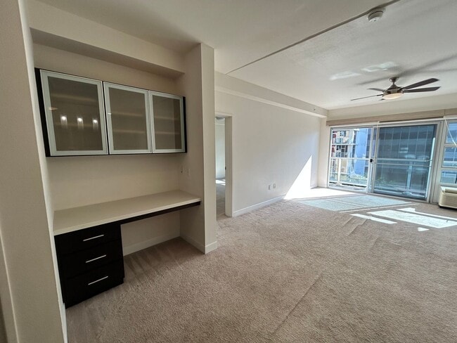 Building Photo - Spacious Kakaako 2-bedroom, 2-bath!