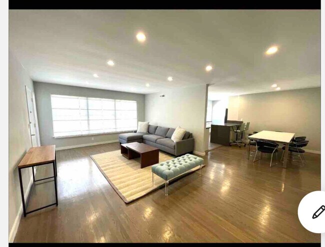 Foto del edificio - 348 S Elm Dr