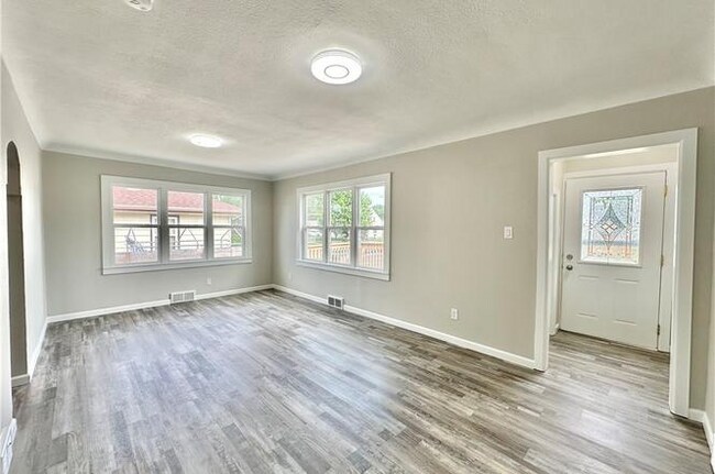 Foto del edificio - 2303 Maple St