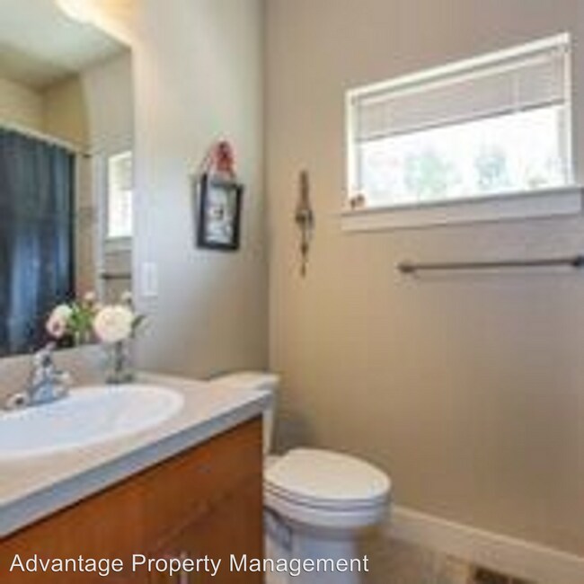 Foto del edificio - 3 br, 3 bath House - 712 W. Laurel Street #2
