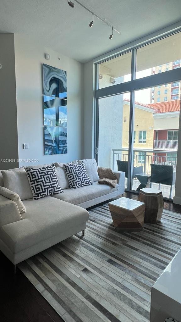 Foto del edificio - 9066 SW 73rd Ct